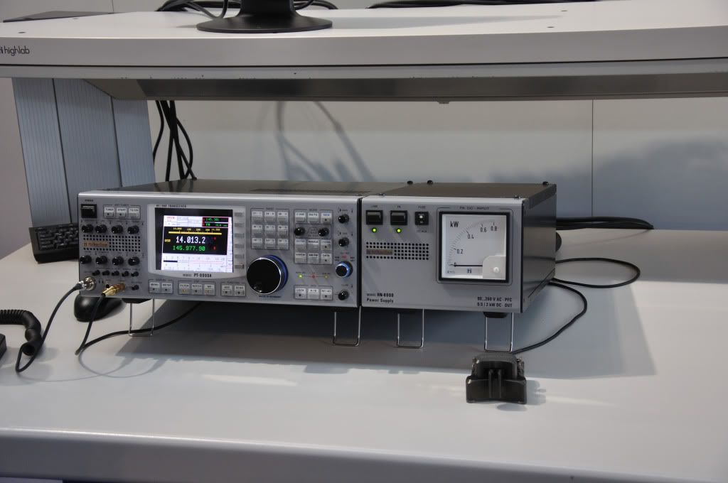 Hilberling PT8000A HF Radio Photo by G0DJA Photobucket